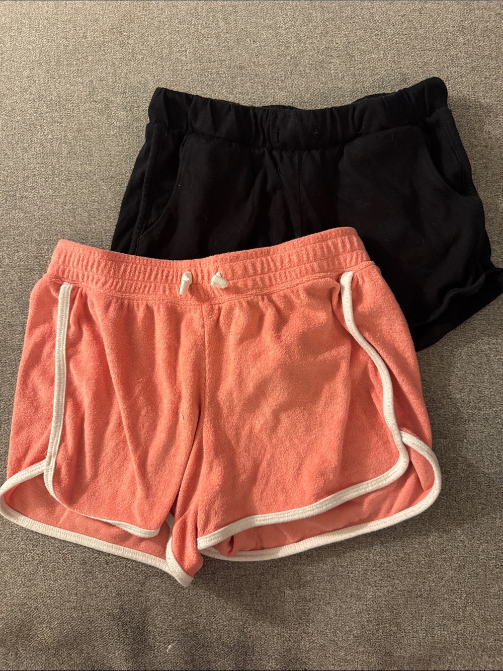 5/$15- Old Navy Girls Coral and Black Shorts Set